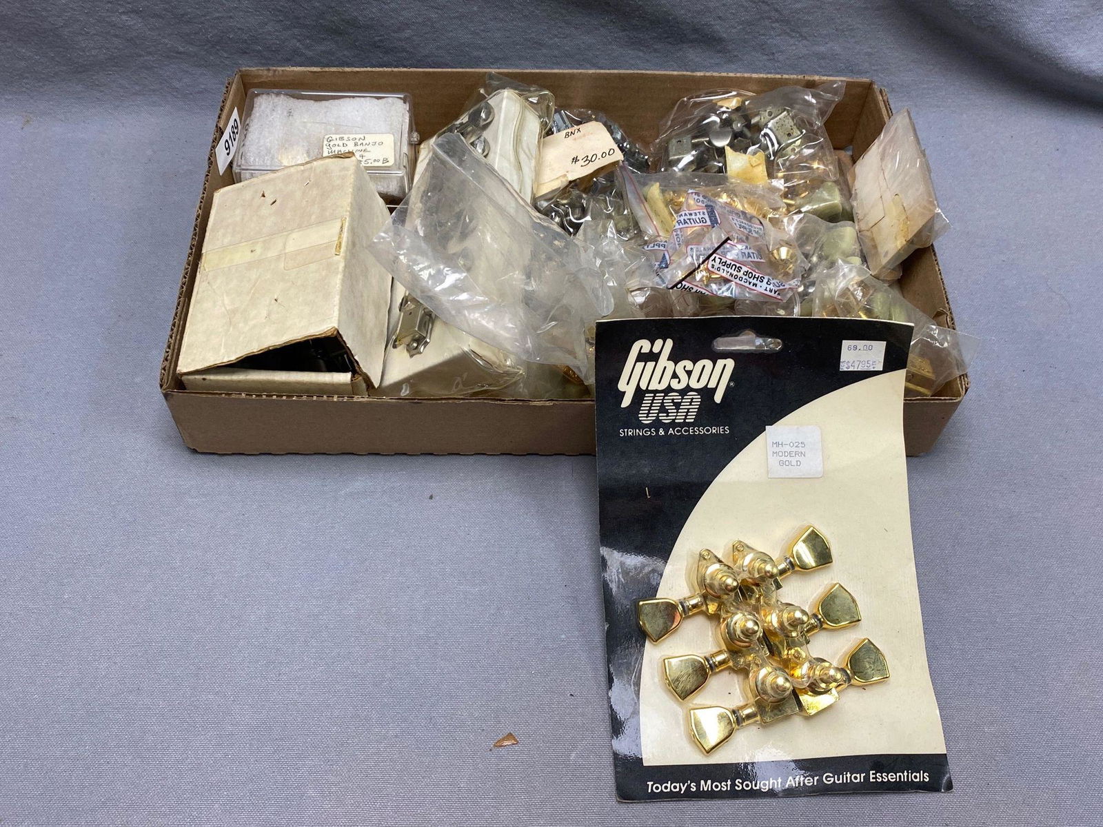 Lot mostly Gibson machine head/tuners (1 of 6)