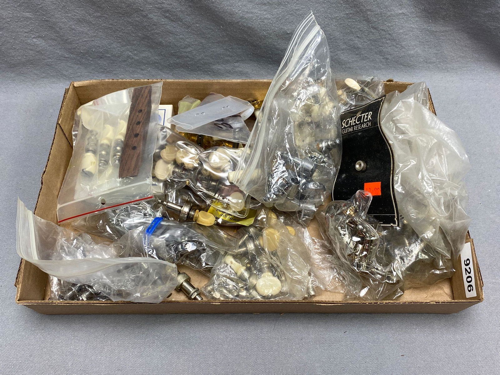 Lot vintage guitar, banjo machine head tuners (1 of 5)