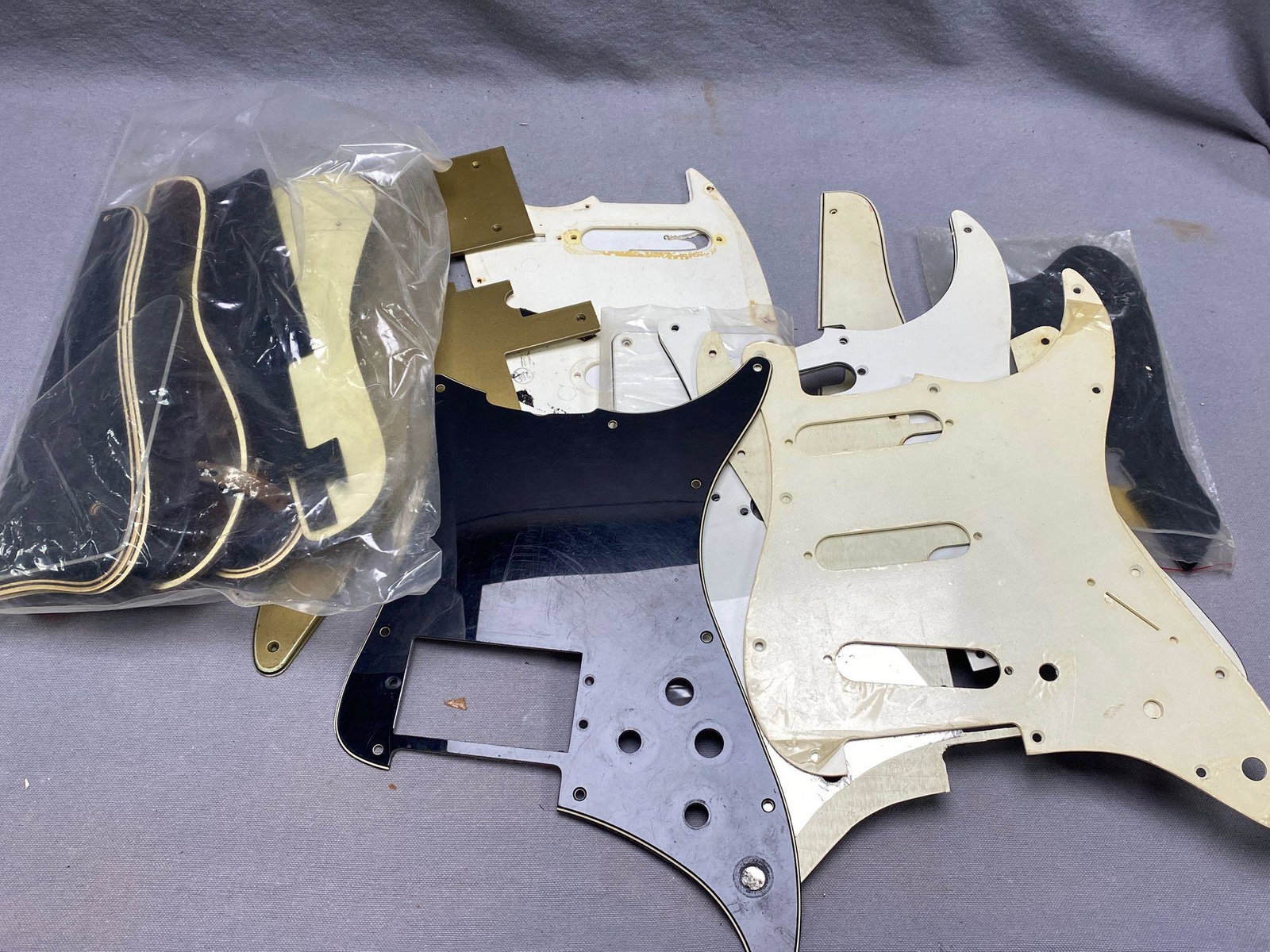 Lot vintage pickguards (1 of 5)