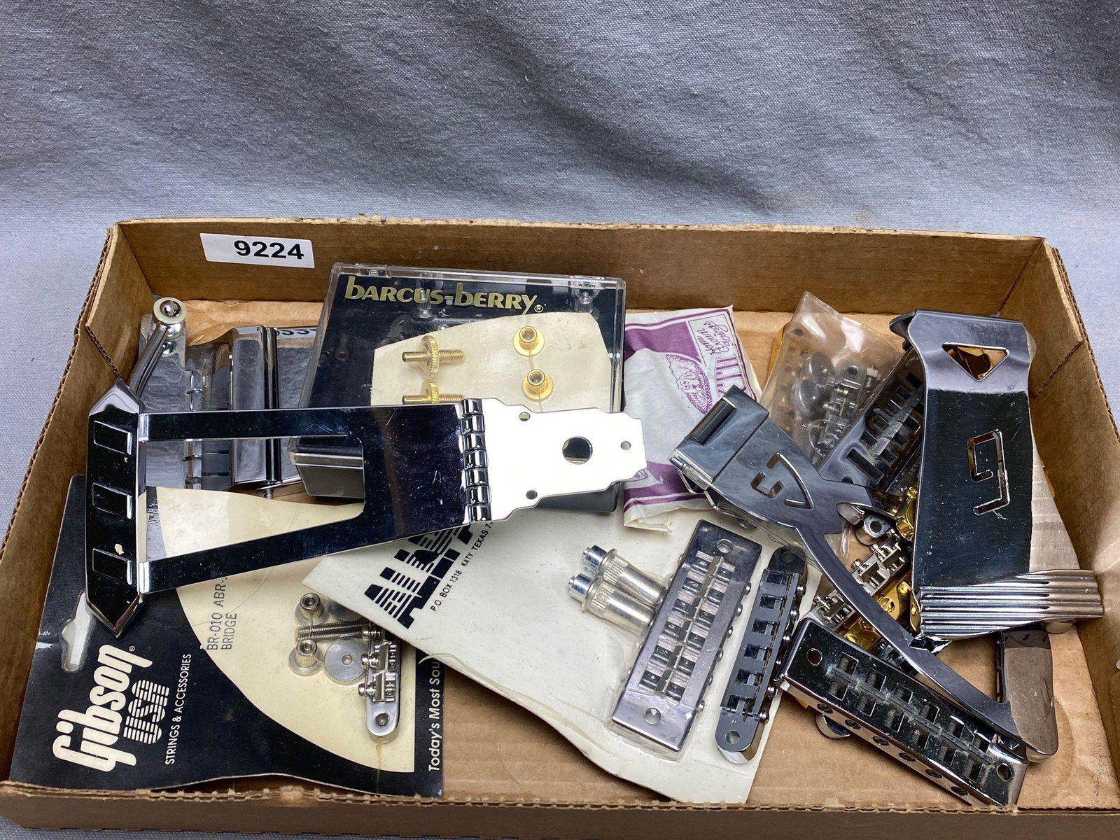Lot vintage bridge, tremolo, vibrato parts (1 of 4)