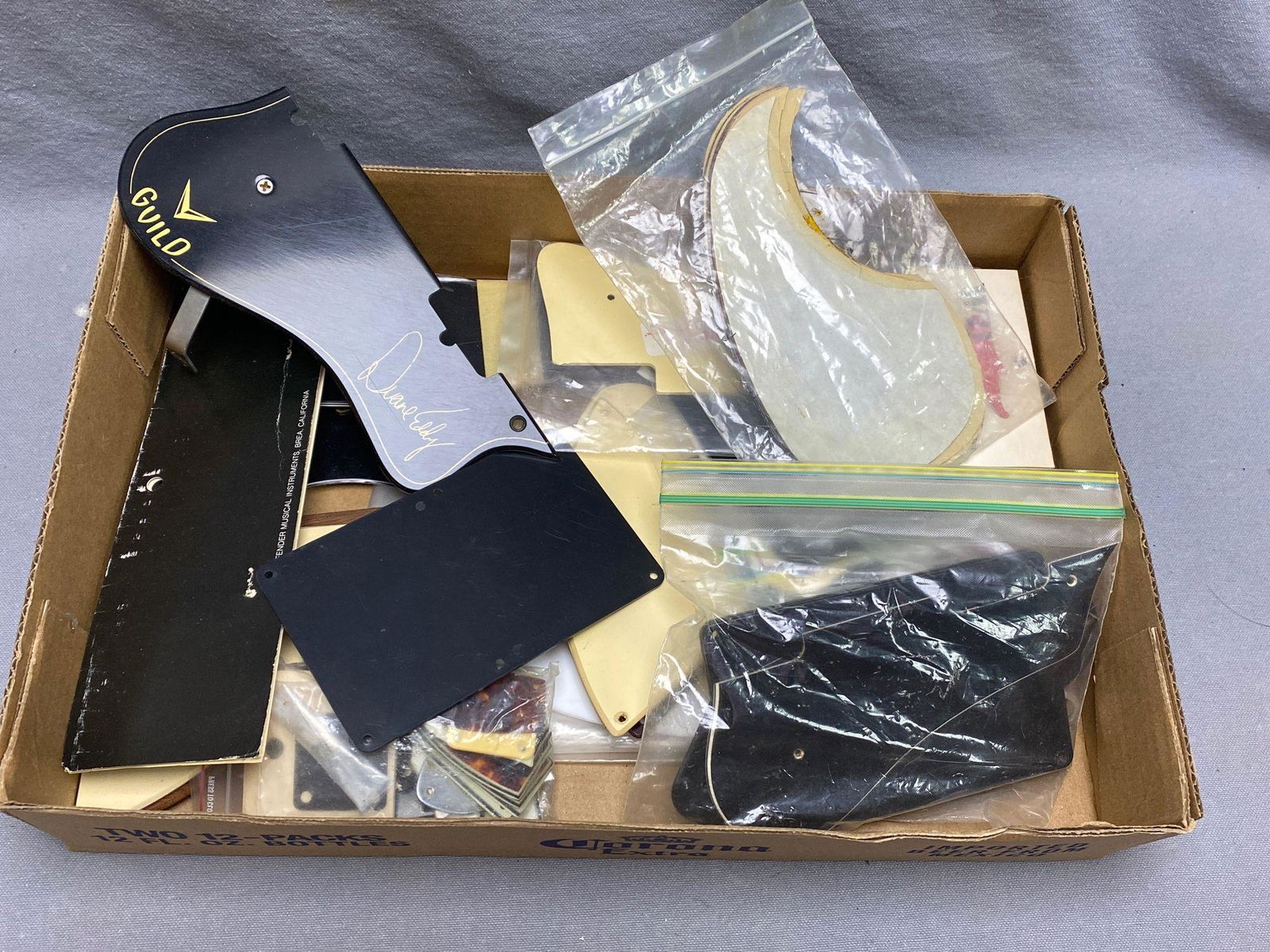 Lot vintage pickguards (1 of 4)