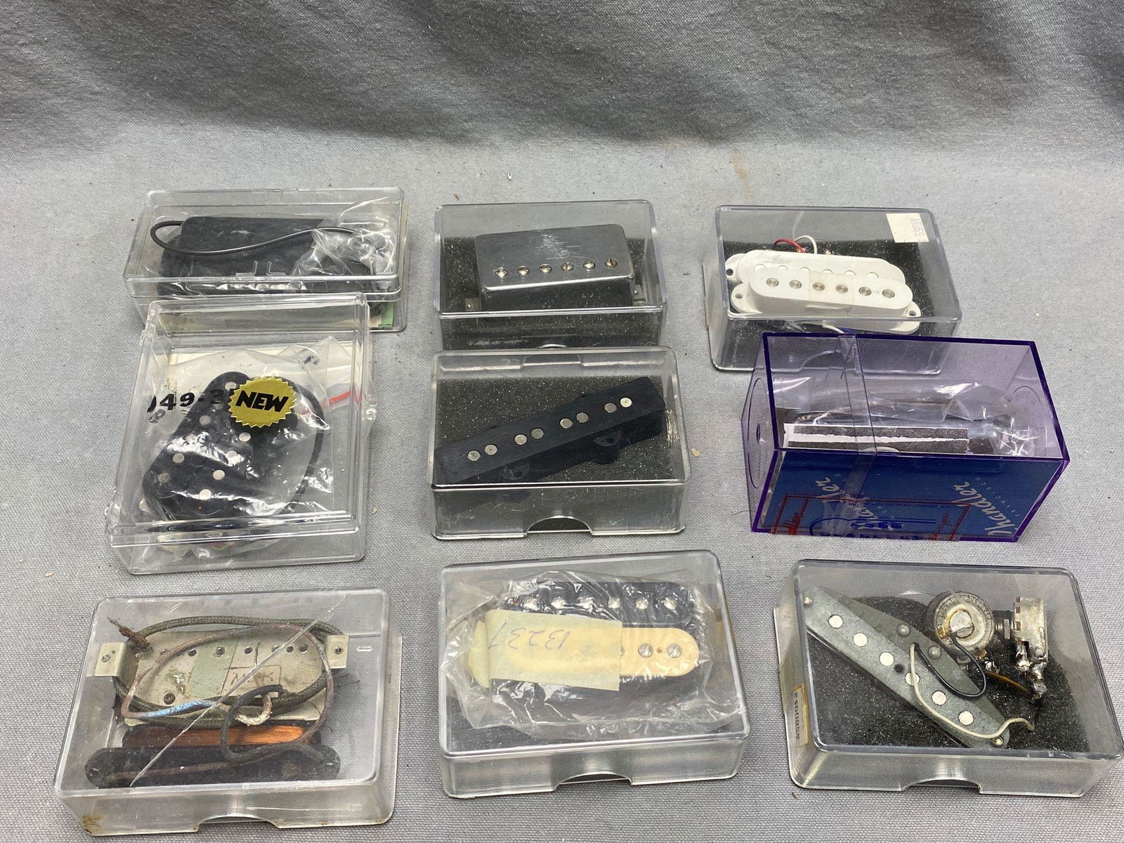 Lot vintage single coil/humbucker pickups (1 of 6)