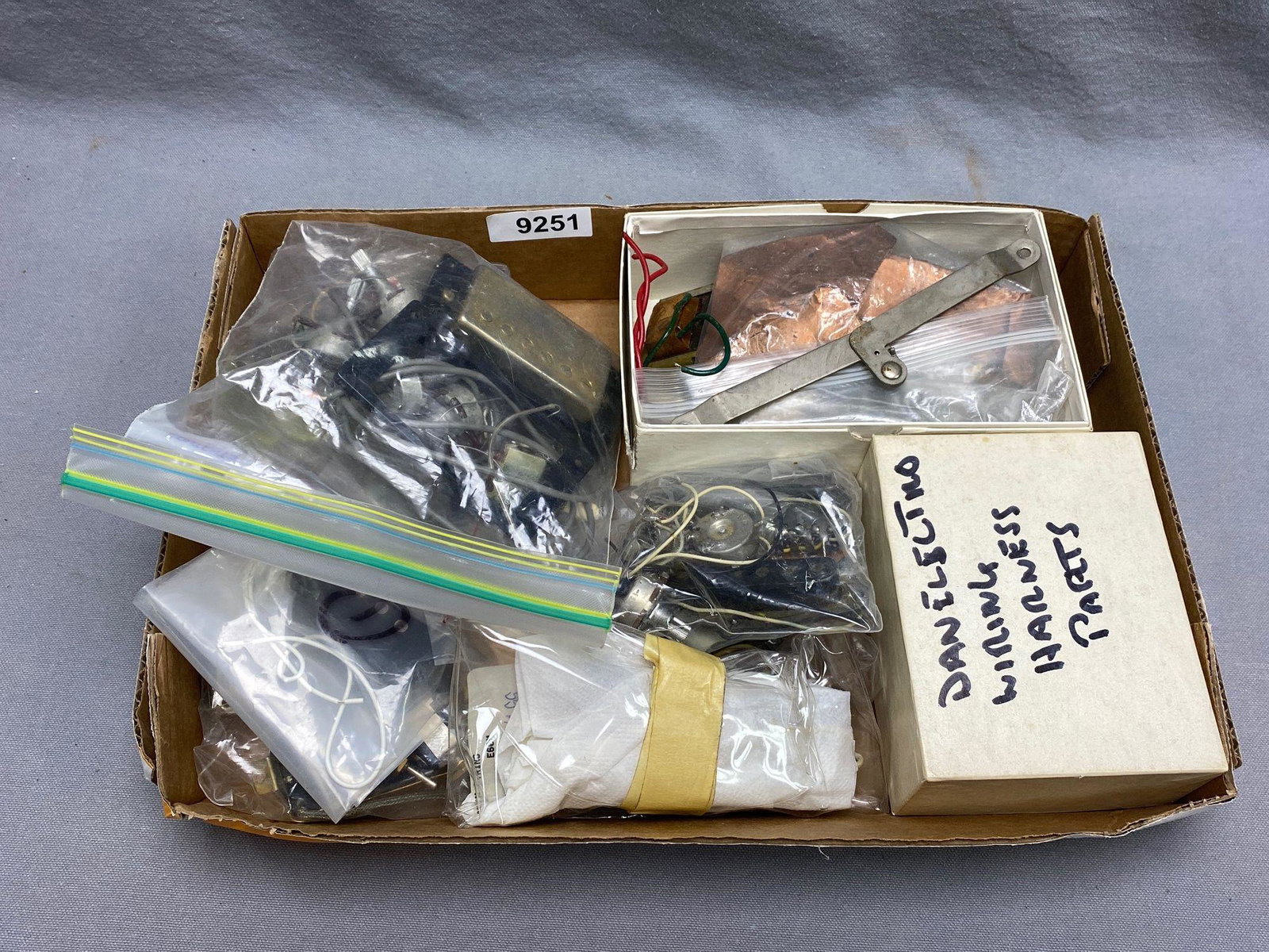 Lot vintage parts, pickups, electronics etc (1 of 5)