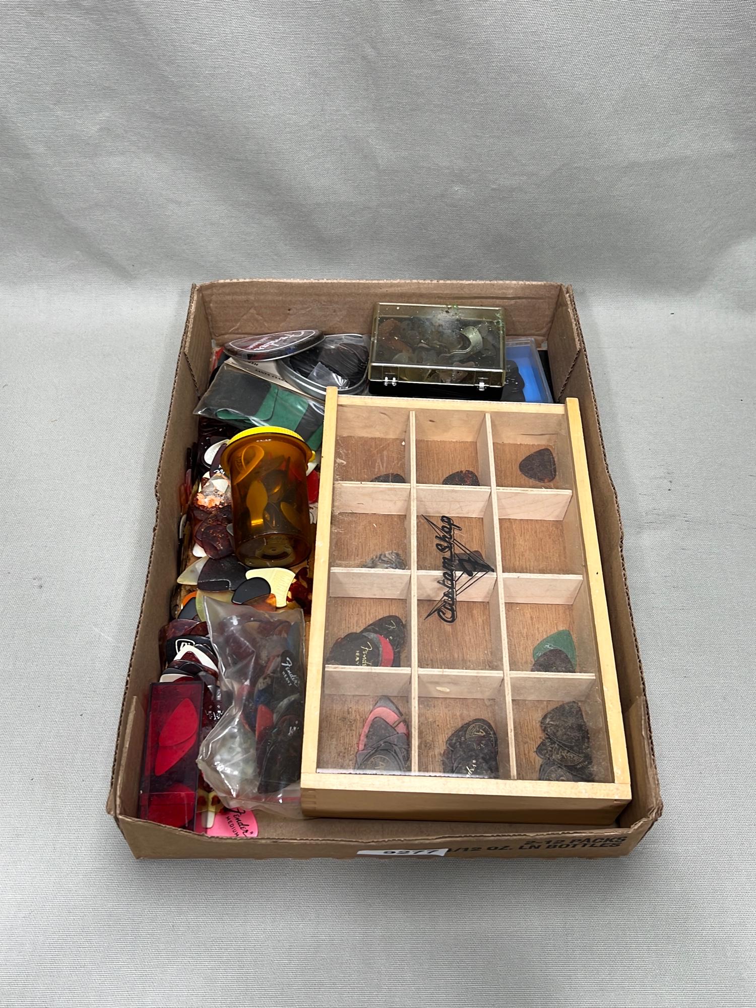 Lot of guitar picks (1 of 7)