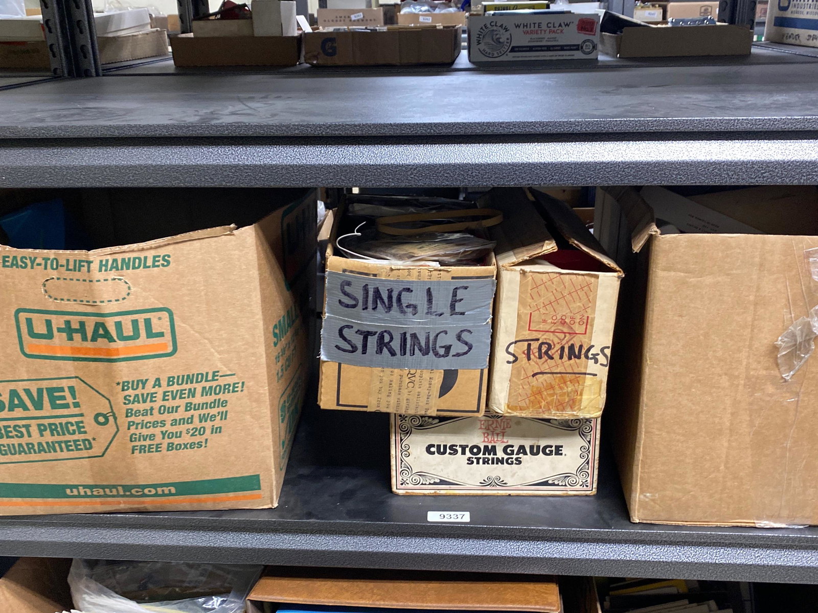 Generous lot of guitar strings (1 of 4)