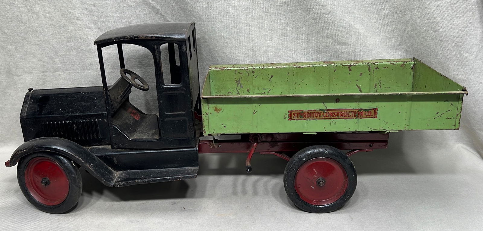 Sturditoy Construction Co. pressed steel dump truck toy (1 of 8)