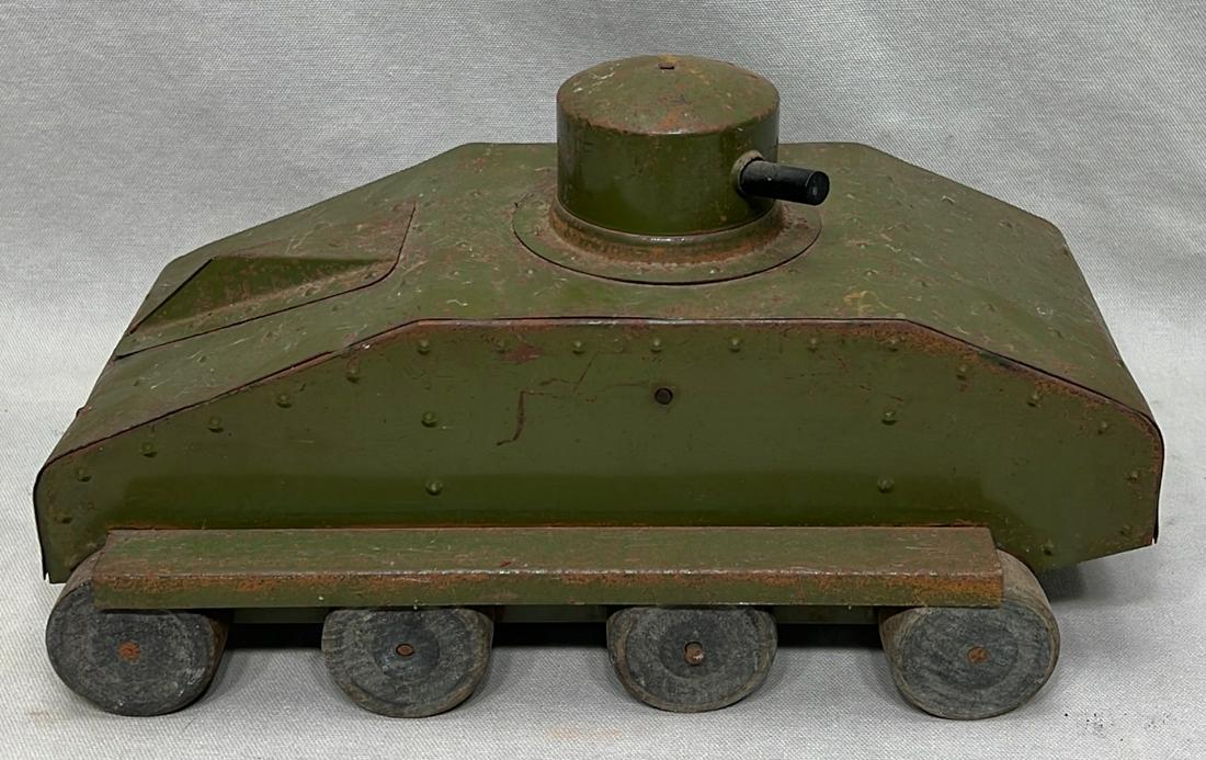 Structo crank action pressed steel WWI tank toy: early 20th century, appx. 12" overall length