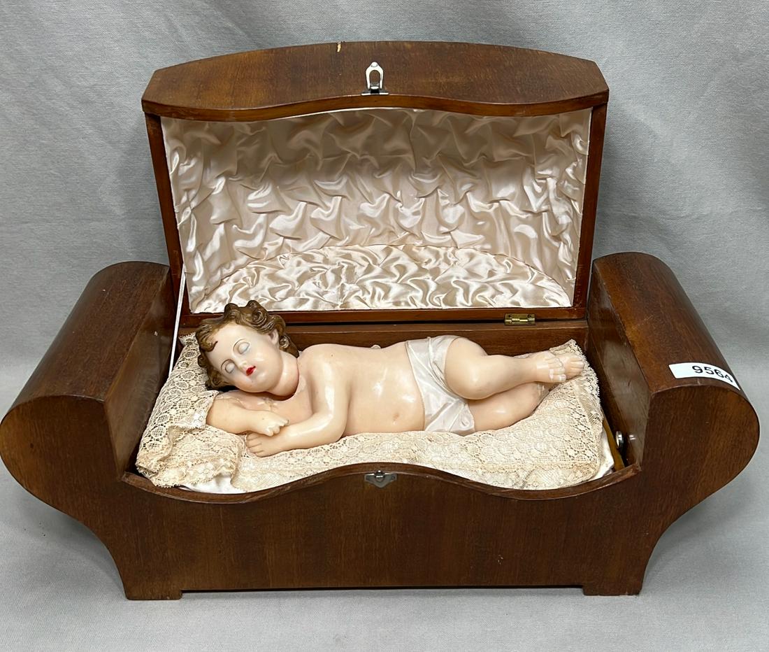 Vintage animated doll in case (1 of 7)