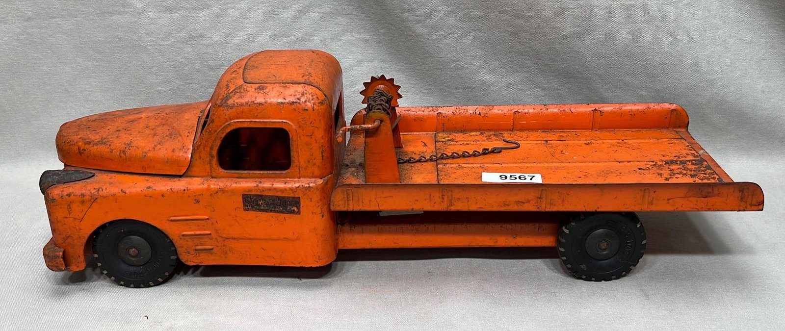 Structo pressed steel orange tow truck toy (1 of 6)