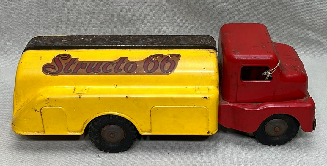 Structo 66 toy truck (1 of 4)