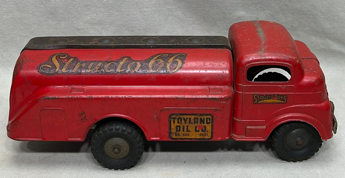 Structo 66 toy truck (1 of 4)