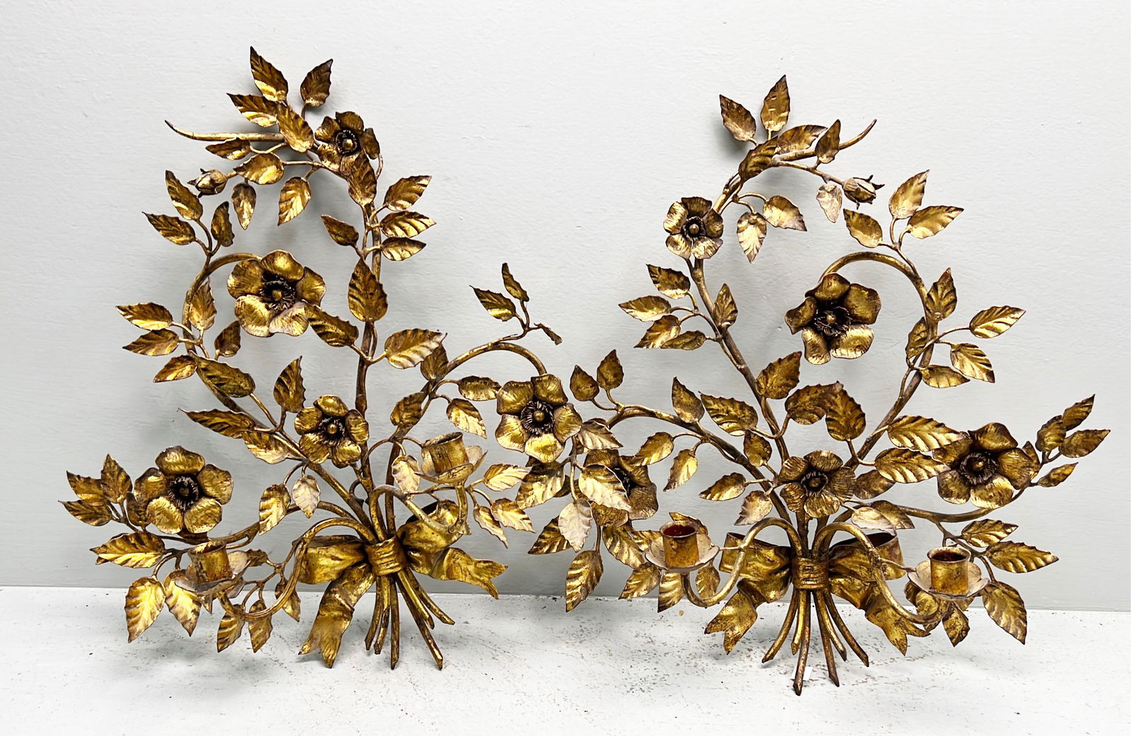 Pair of Italian Floral Gilt Metal Wall Sconces (1 of 13)