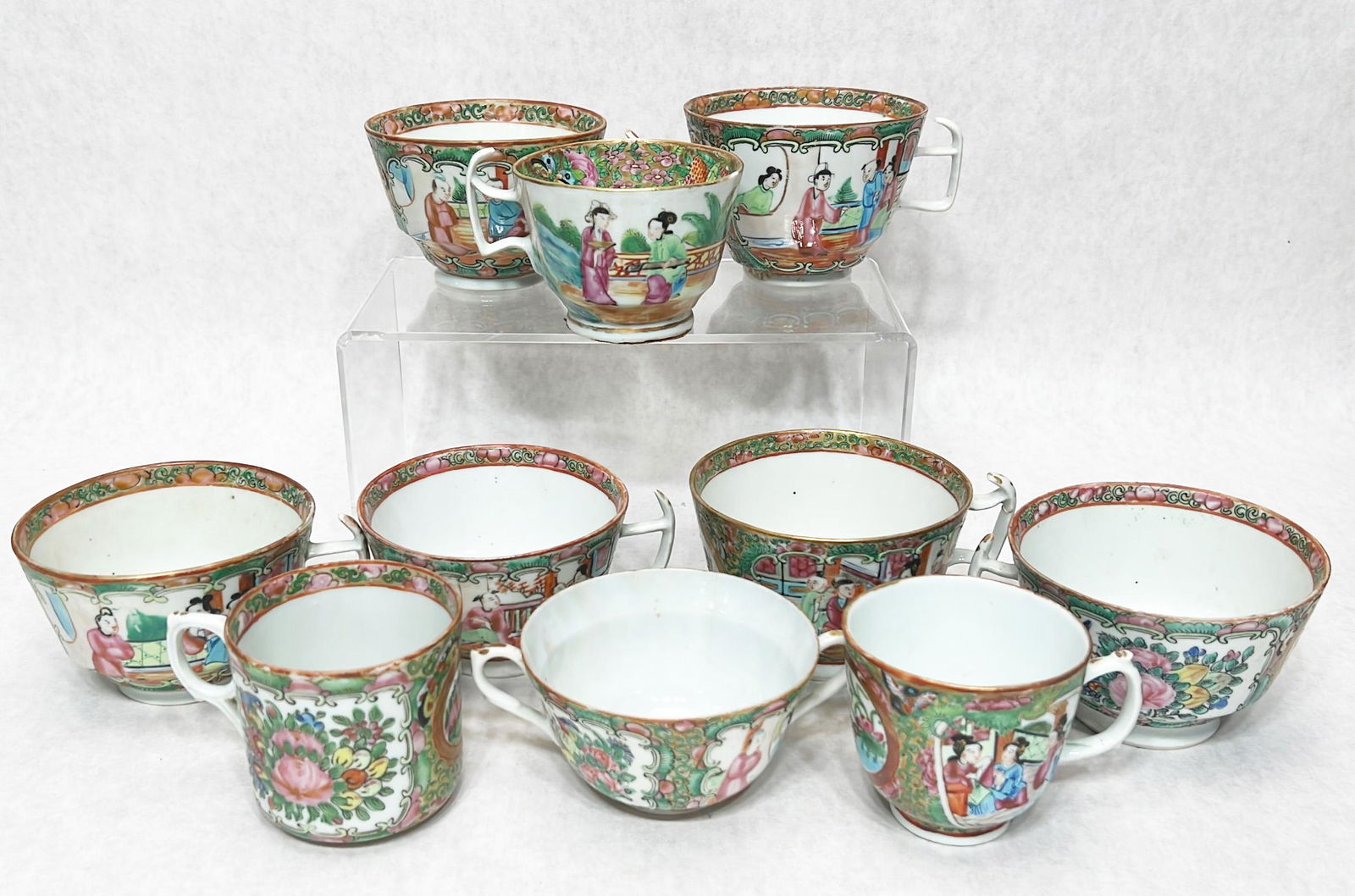 10 Chinese Export Rose Medallion Tea Cups (1 of 12)