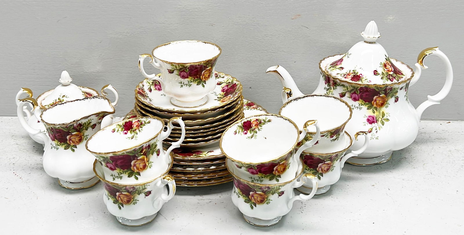 27 Piece Royal Albert "Old Country Roses" Tea Set (1 of 13)