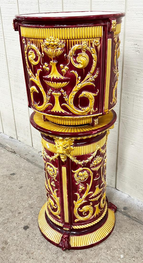 Wedgwood majolica jardiniere & pedestal (1 of 12)
