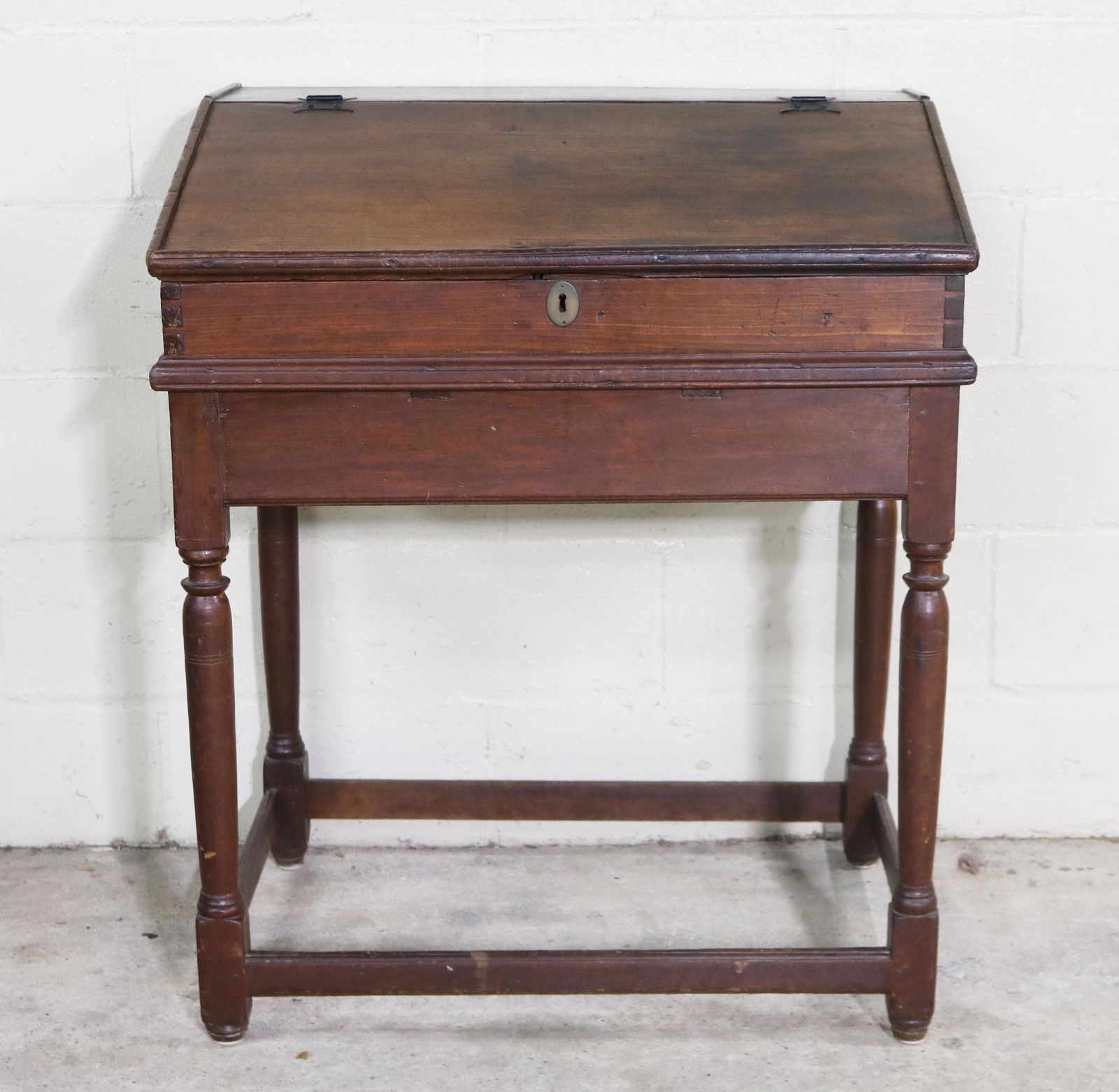 Pennsylvania William & Mary cherry desk on frame (1 of 7)