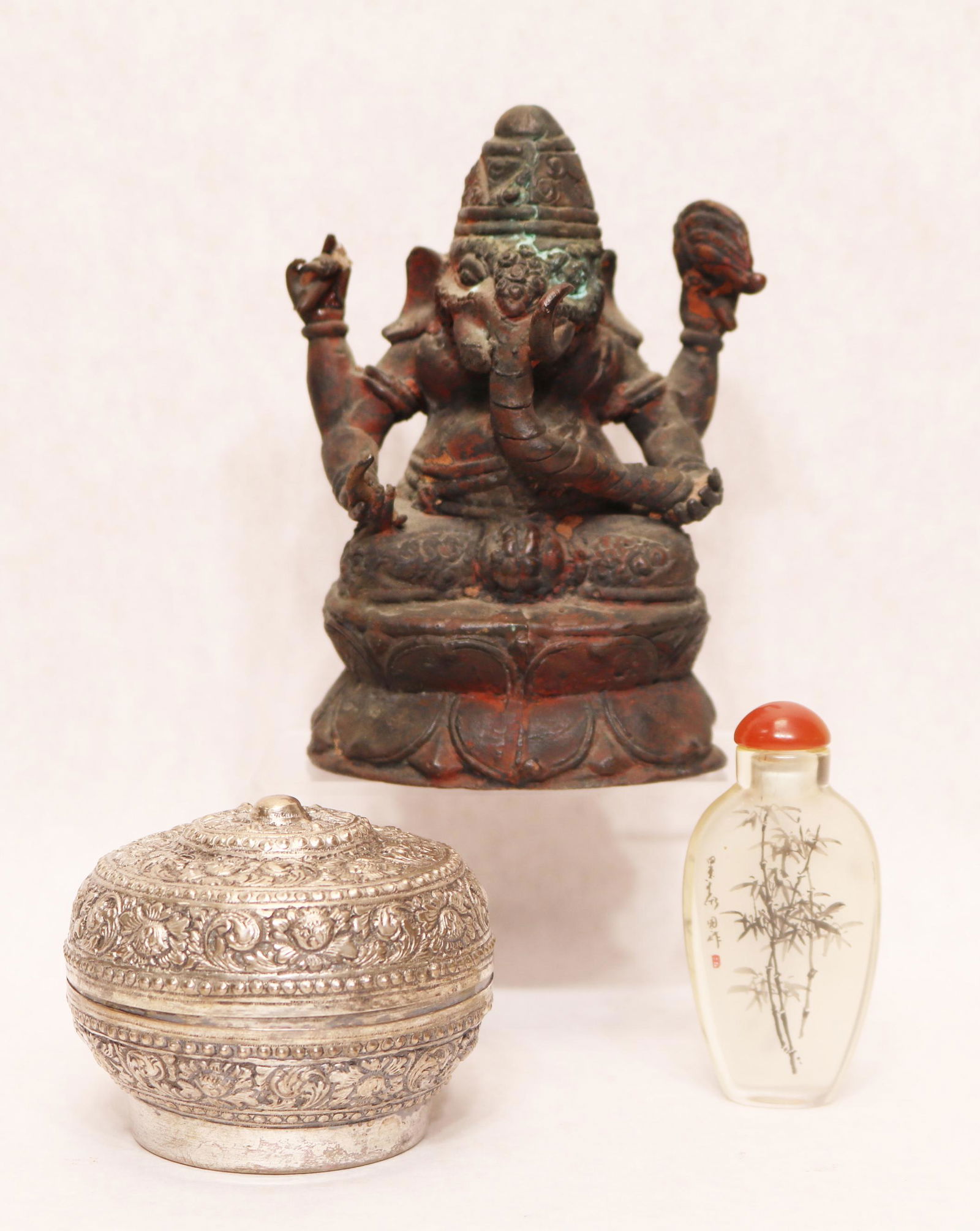Asian buddhist bronze, snuff bottle, silver box (1 of 4)