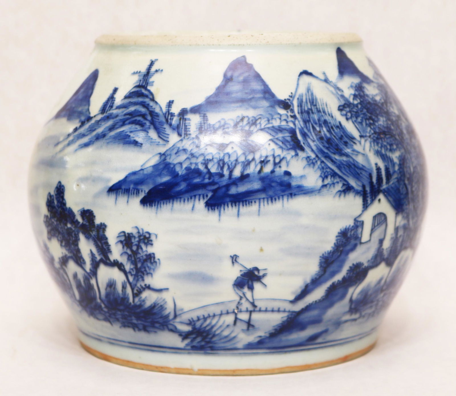 Chinese or Korean blue and white porcelain jar (1 of 9)