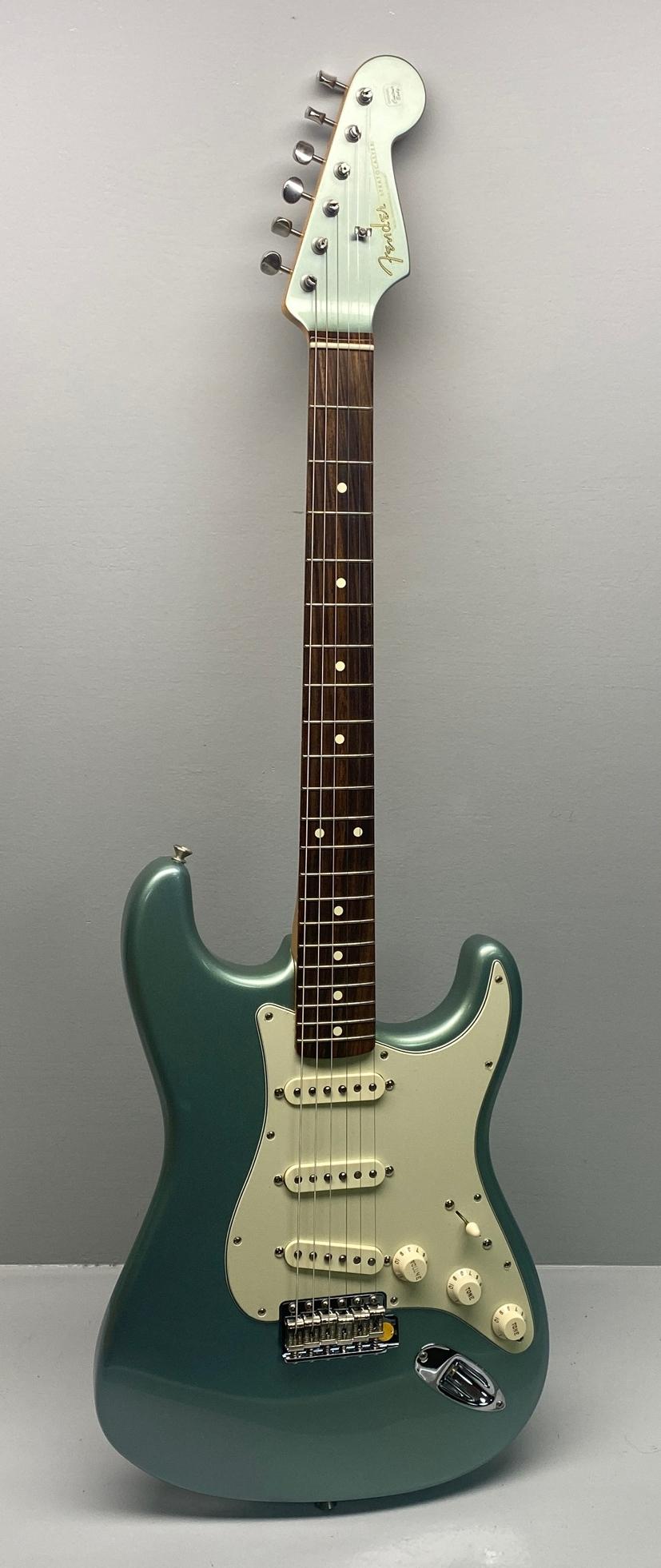 Fender 2000 '62 Mars Exclusive Stratocaster (1 of 12)