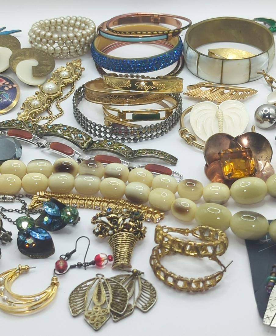 FASHION JEWELRY; Generous Lot, Vintage To Contemporary (1 of 12)
