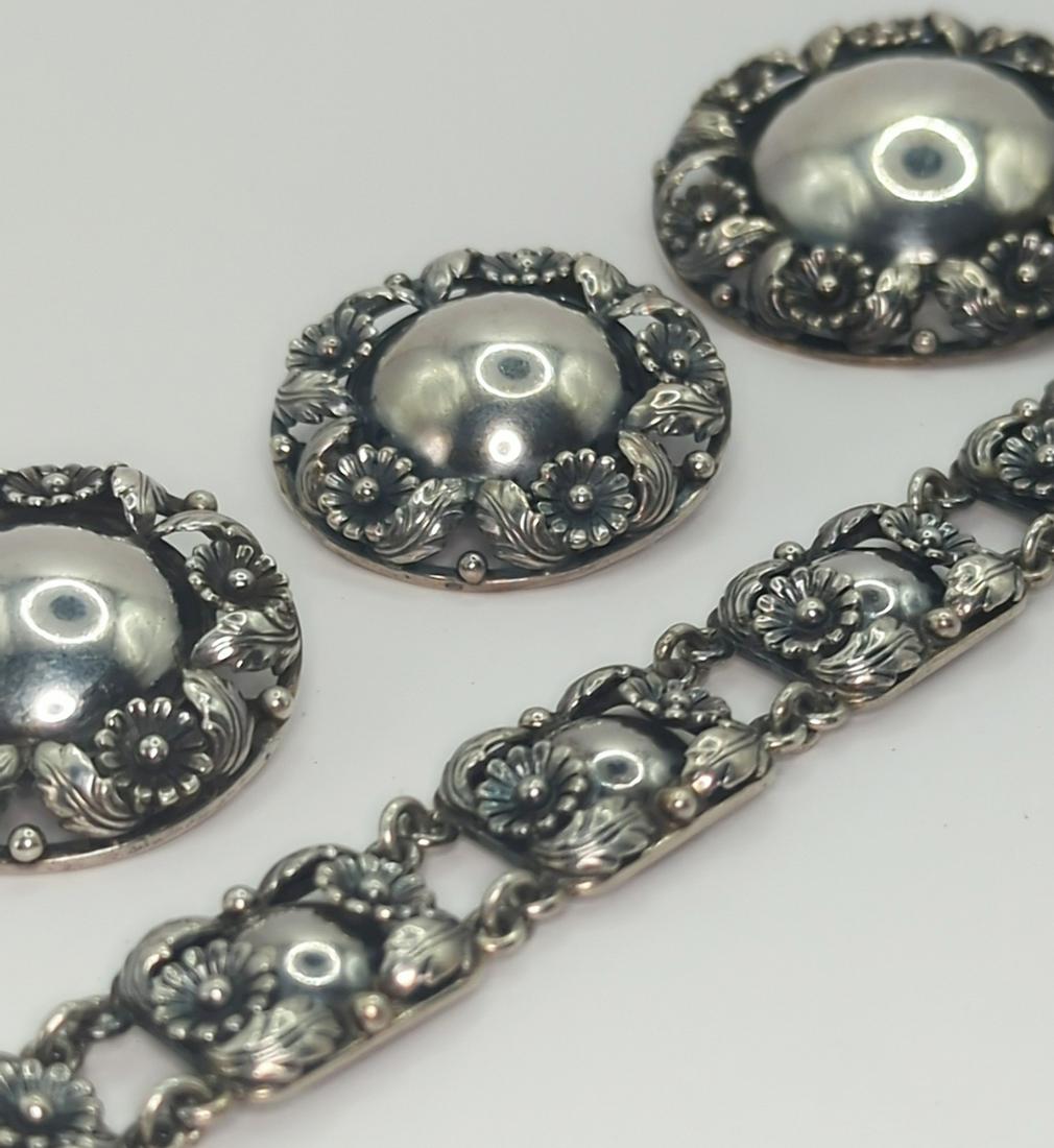 NIELS ERIK FROM, DANISH; Modernist Sterling Silver Jewelry Suite: 20th century. Bracelet for a 7 1/2" wrist and 1/2" wide, 1 3/8" clip earrings, 1 5/8" brooch, 68 grams. Good condition.