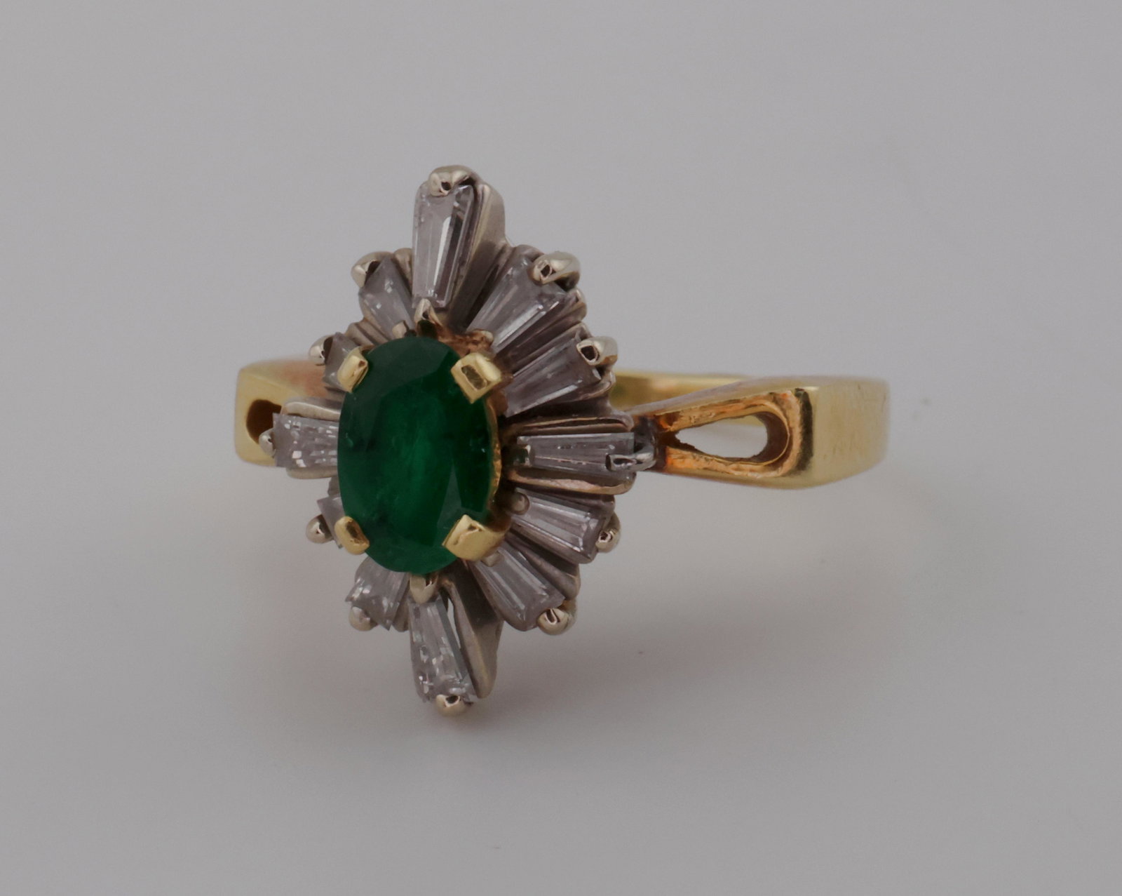 18kt Gold Emerald & Diamond Ring 5.5g size 6 (1 of 5)