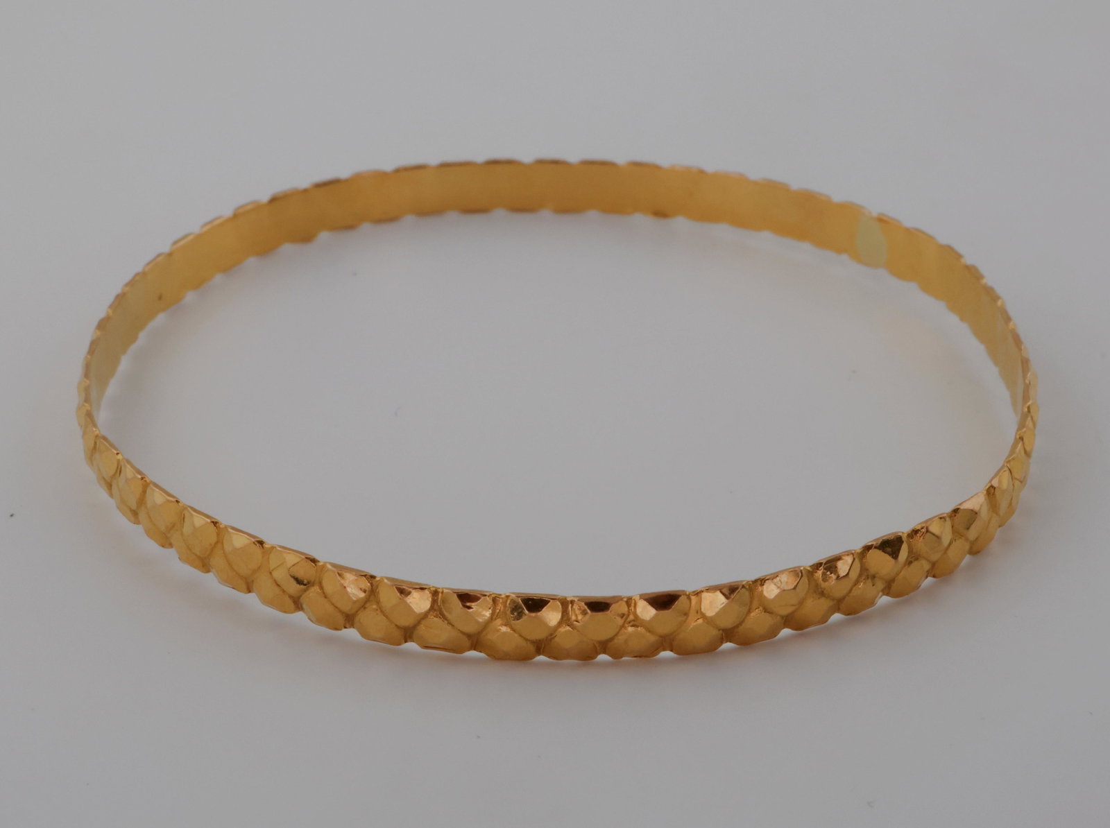 22kt Gold Textured Bangle Bracelet 13.2g (1 of 4)