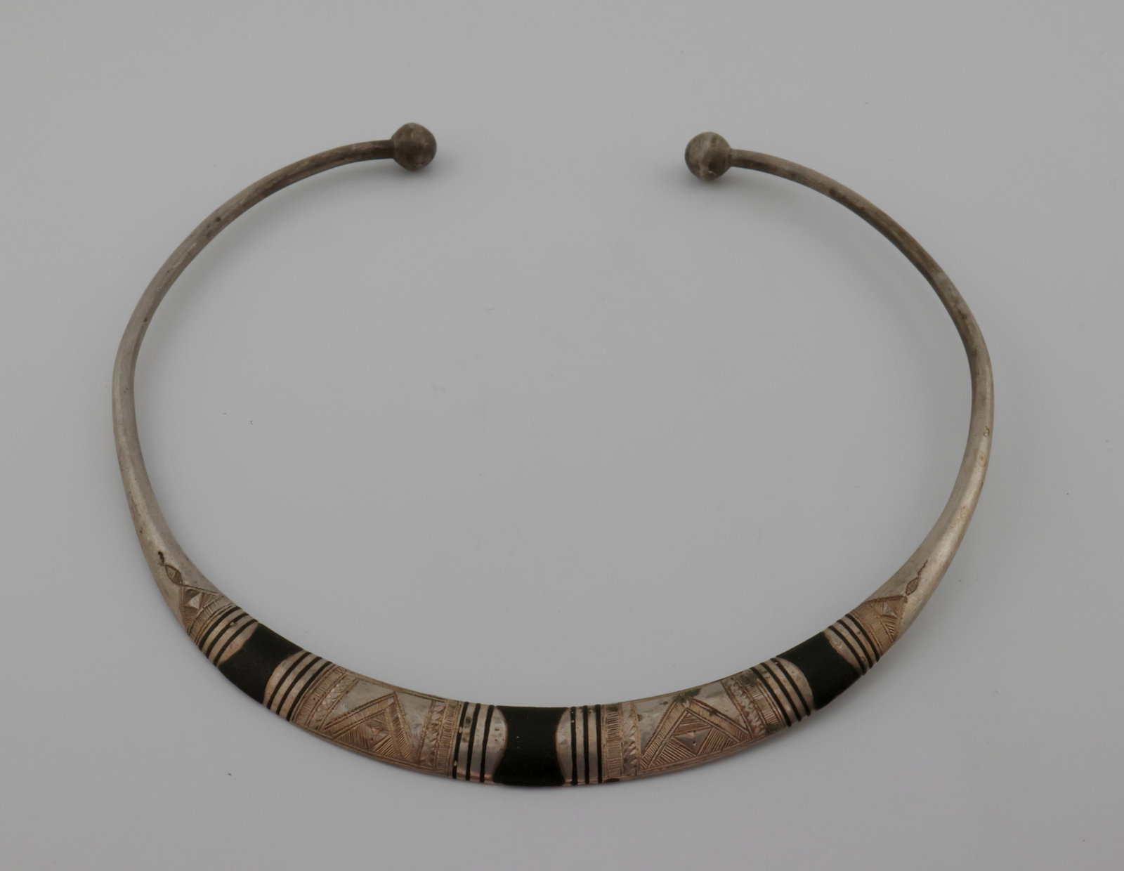 Silver Textured Choker Collar Necklace 1.4 ozt.: 5 1/4 x 5 1/4, not marked -test for silver