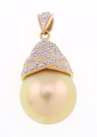 18k Gold Pearl & Diamond Pendant 6.1g
