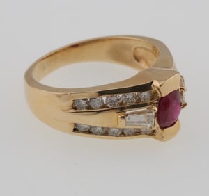 14k Gold Natural Ruby & Diamond Ring 6.4g