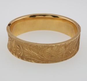 14k Gold Vintage Etched Hinged Bangle Bracelet 27.6g