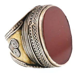 Silver Vintage Ornate Oval Carnelian Ring 0.5 ozt