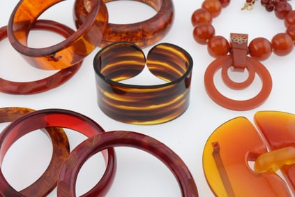 Vintage Bakelite/Catalin, Lucite & Plastic Jewelry Lot