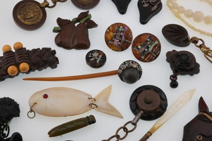 Vintage Jewelry & Misc. Lot of Bakelite/Catalin, Wooden, Mother of Pearl & More
