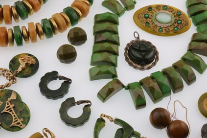 Lot of Vintage Bakelite/Catalin, Plastic & Mixed Metal Jewelry Lot