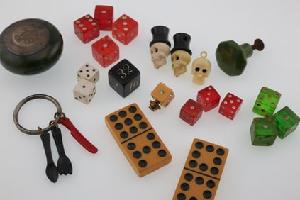 Vintage Lot of Bakelite/Catalin & Plastic Dice, Dominoes, Knobs & More