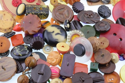 Large Grouping of Vintage Bakelite/Catalin Buttons