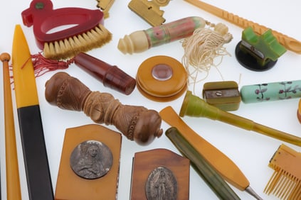 Vintage Lot of Bakelite/Catalin Sewing Items, Marie Earle & Elizabeth Arden Rouge Pots, Razors,