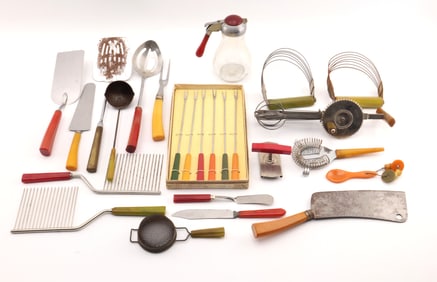 Large Lot of Vintage Bakelite/Catalin Kitchen Utensils & Objects