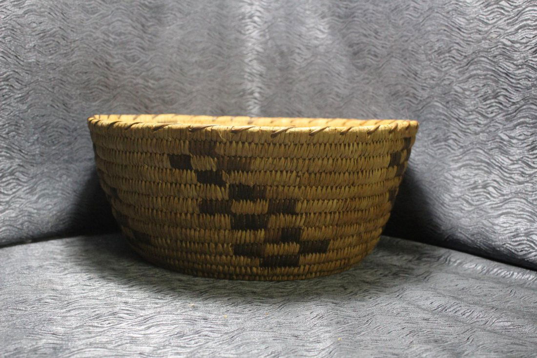 Large Native American Woven Basket (1 of 2)