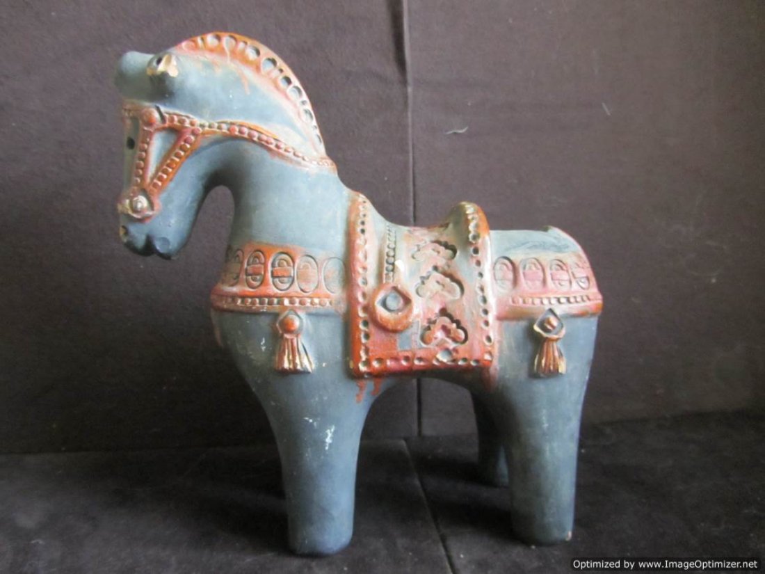 Aldo Londi for Bitossi Ceramic Horse: Aldo Londi for Bitossi Ceramic Horse approximately 11.5" L x 12" h x 5" across. A couple of small chips photographed