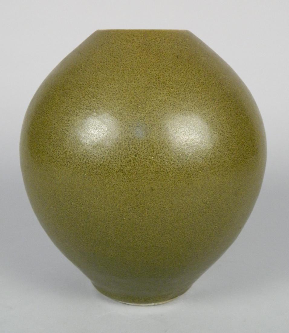 Chinese ceramic vase (1 of 3)