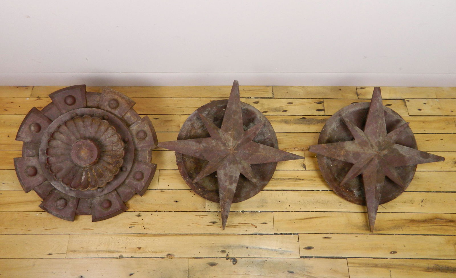 3 Iron Architectural decorations (1 of 5)