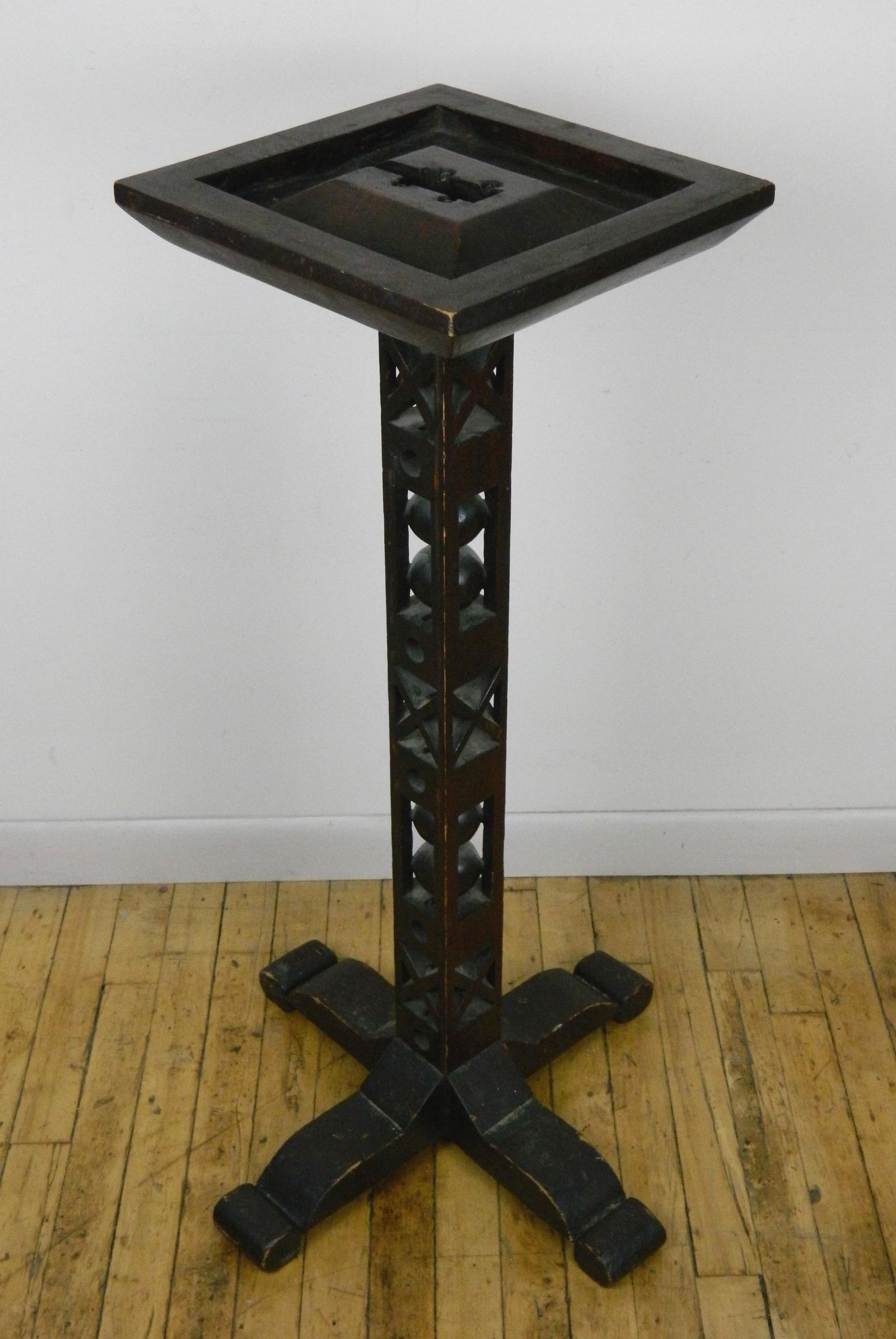 Folk Art carved wood pedestal (1 of 5)