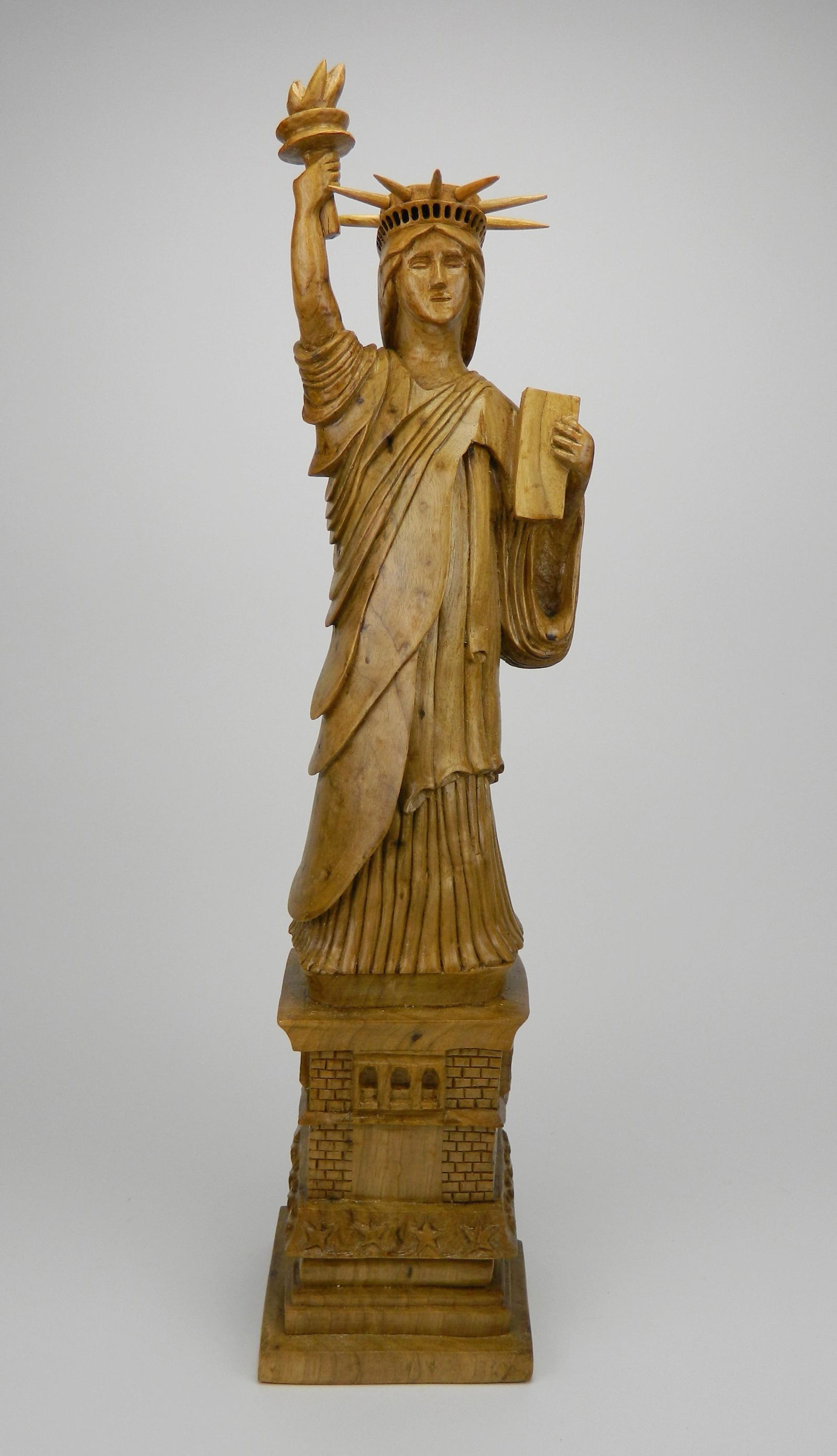 Susanne Fassier wood sculpture (1 of 8)