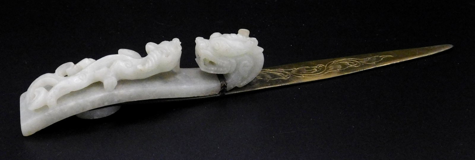 Large carved jade hook (1 of 5)