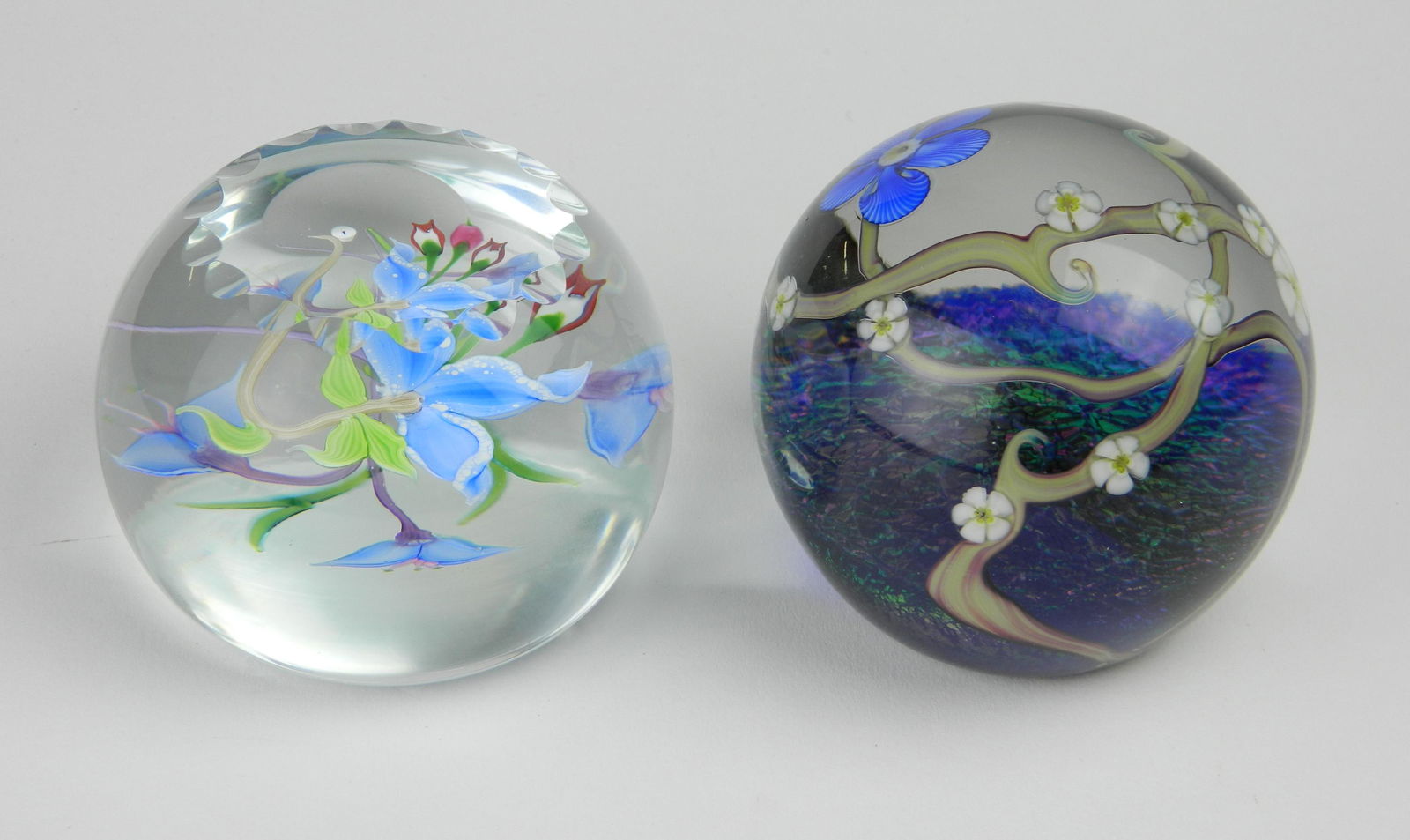 2 Art glass paperweights (1 of 6)