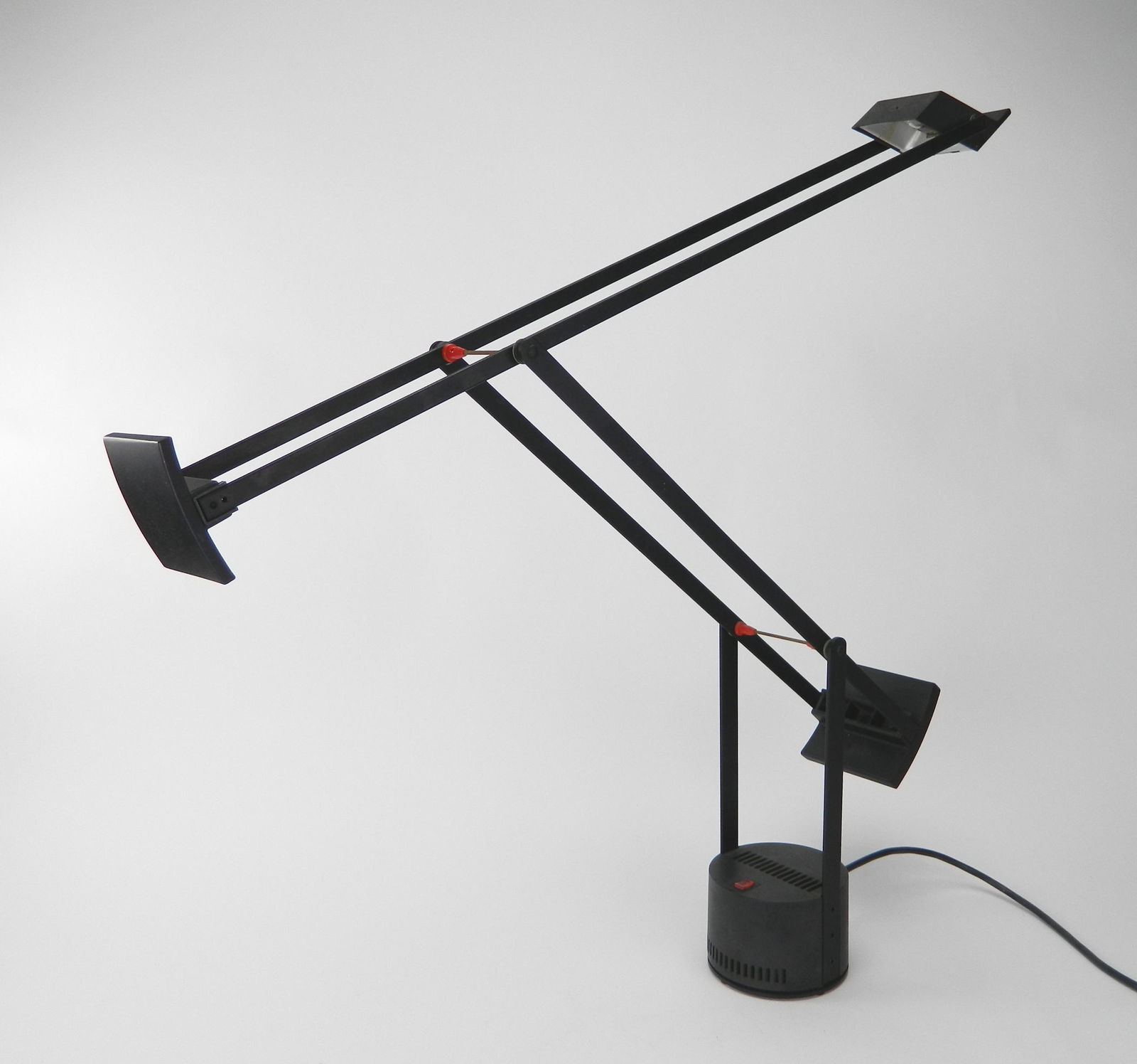 Artemide 'Tizio' lamp: Artemide ''Tizio' lamp designed by Richard Sapper (Italian 1932-2016), 1972, designed with two conterweights. some wear from use. 46''h