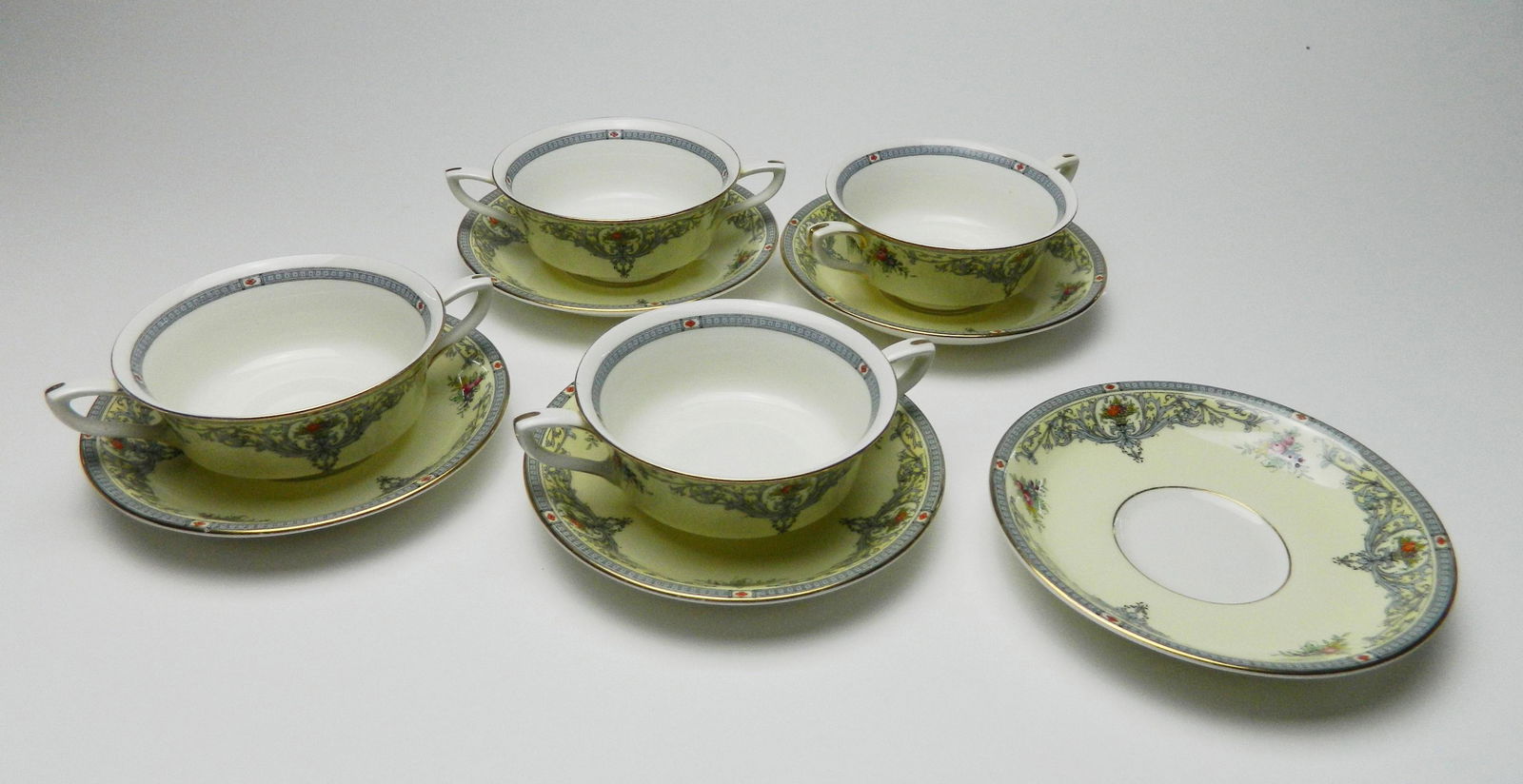 4 Royal Worcester porcelain soups (1 of 2)