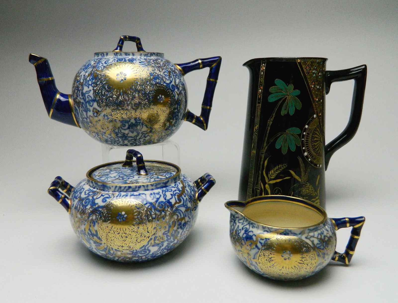 Royal Doulton tea set (1 of 4)